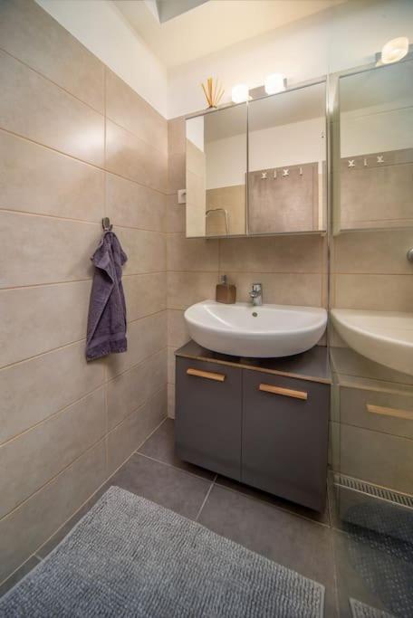 Grace Pine Apartment 1 Budapest Ngoại thất bức ảnh